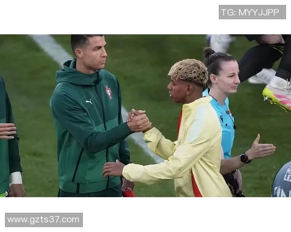 以足球星12号为核心探秘球队崛起背后的荣耀与激情故事 以足球星12号为核心探秘球队崛起背后的荣耀与激情故事