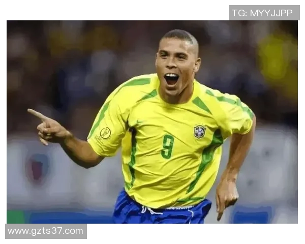 足球巨星度假生活揭秘 休闲时光背后的奢华与放松 足球巨星度假生活揭秘 休闲时光背后的奢华与放松