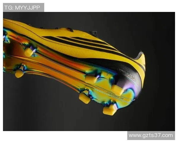 足球球星专属定制鞋垫打造舒适运动体验提升球场表现